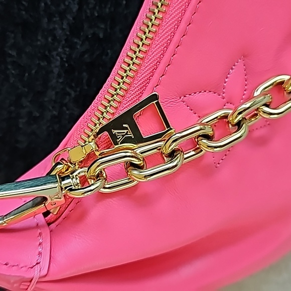 New w/o tag LV Coussin Over The Moon. - Picture 6 of 7